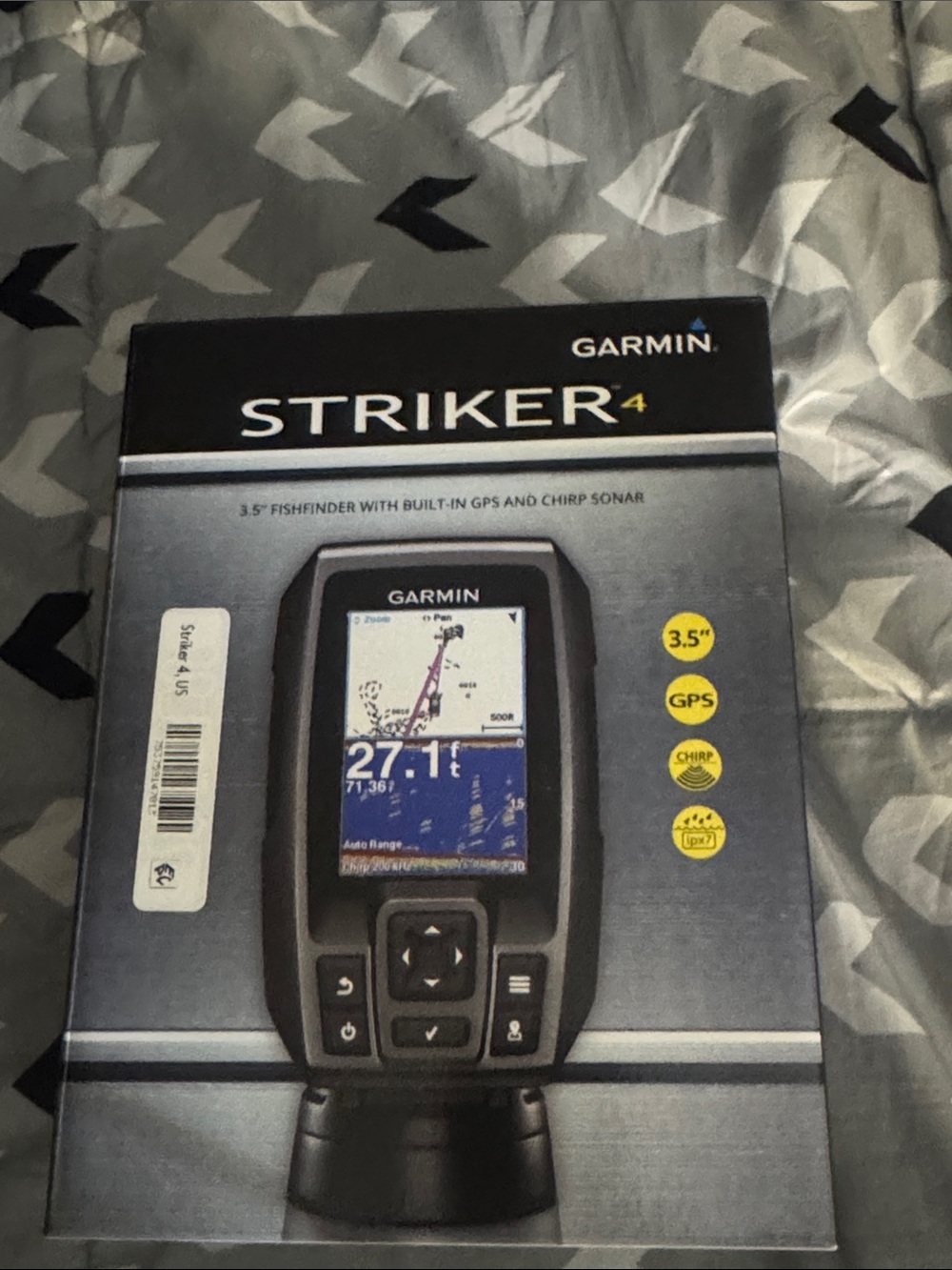 Garmin Striker 4 Fishfinder - Black and Blue Display